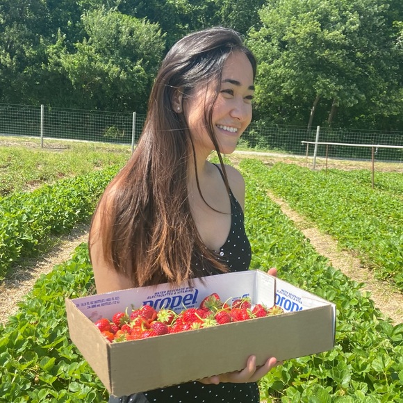 Meet your Posher, Sarah - Picture 1 of 1